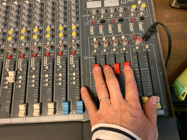 S*i様 ★ALLEN&HEATH アナログミキサー GL2000 楽器機材 格 Allen & Heath ZEDi-10FX アナログミキサー｜FULL-TEN