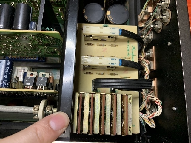 Accuphase アキュフェーズC-200X　プリアンプ ジャンク品 アキュフェーズ プリアンプ C-200Xの修理 ープロローグー - Tom
