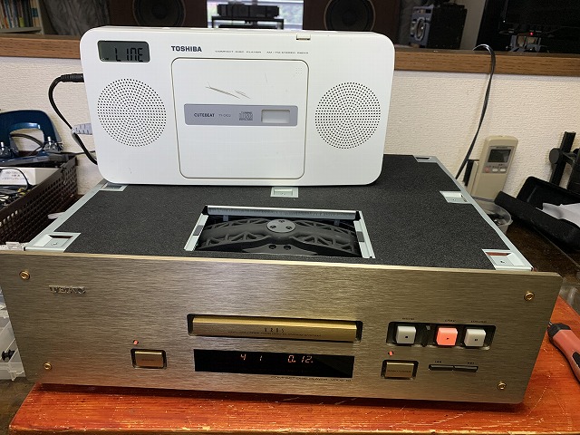 ○CDプレイヤー○TEAC VRDS-10、日本製、購入時は15万円、要