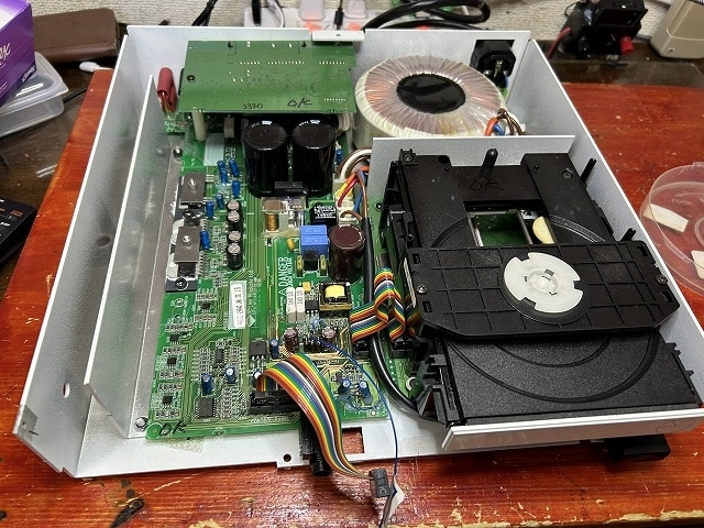 LINN CLASSIK MUSIC CDレシーバー　CDドライブ故障品 LINN CD レシーバー『CLASSIK MUSIC』の修理 ーその1ー - Tomの