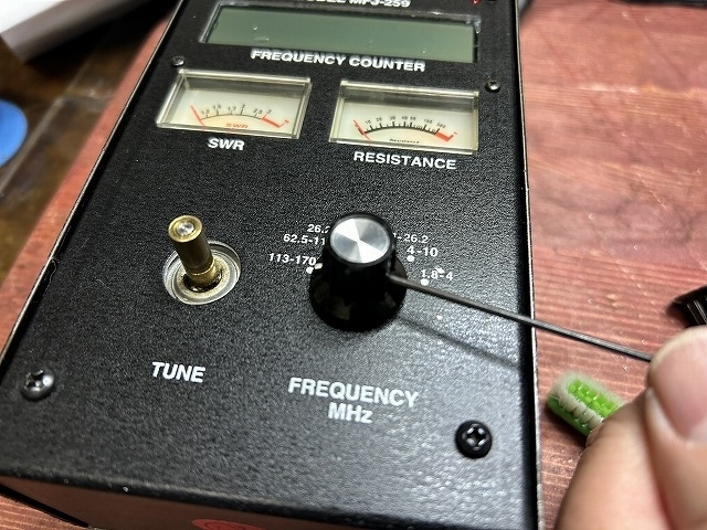 アンテナアナライザー MFJ-259の修理 - TomのブログⅡ アンテナアナライザー MFJ-259の修理 - TomのブログⅡ