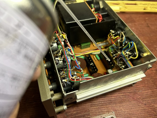 アナログ盤再生に 英国名機QUAD33プリアンプ 動作品 電源部整備済 説明必読 アナログ盤再生に 英国名機QUAD33プリアンプ 動作品 電源部整備済 説明