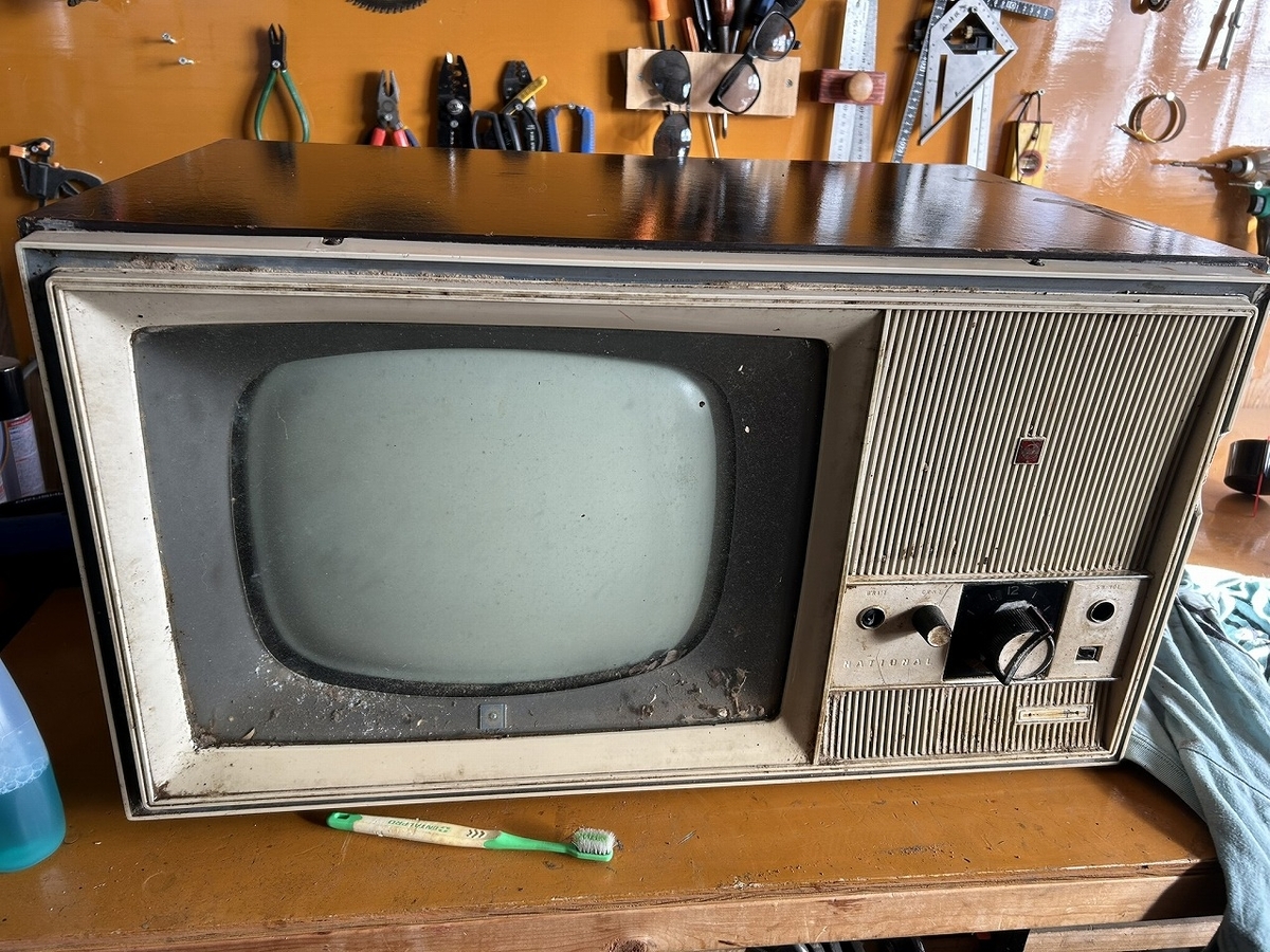 Tom家初代の真空管白黒テレビの見た目のレストア』ーその1ー - Tomの