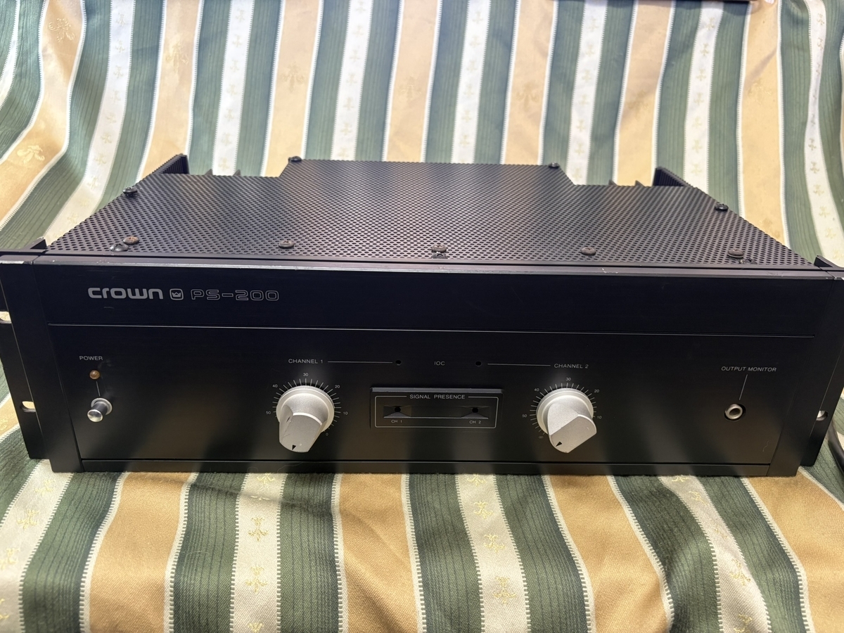Crown PS-200 アンプ 750W Crown PS-200 アンプ 750W 【公式通販】