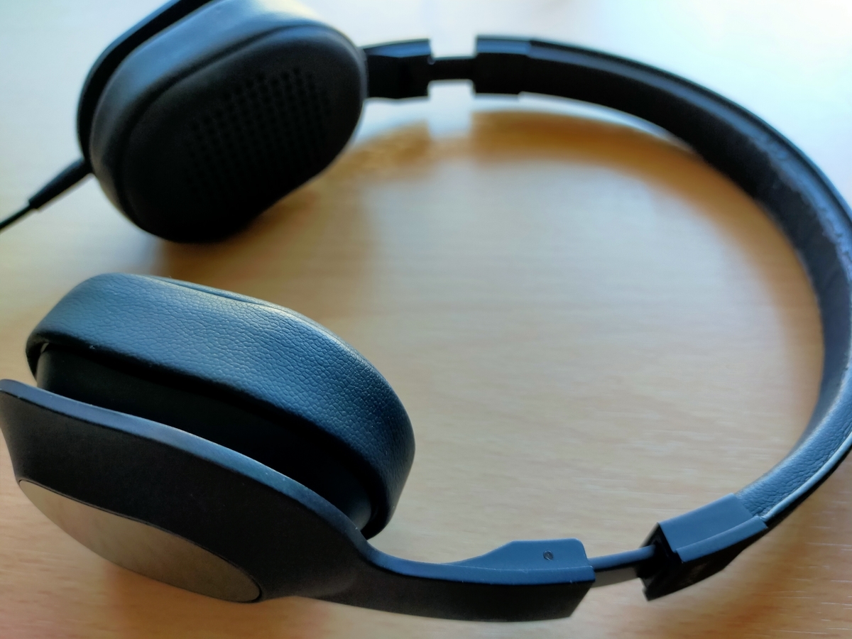 KEF「M400」上質で図太い低音のポータブルヘッドホン!! - 私はイヤホン