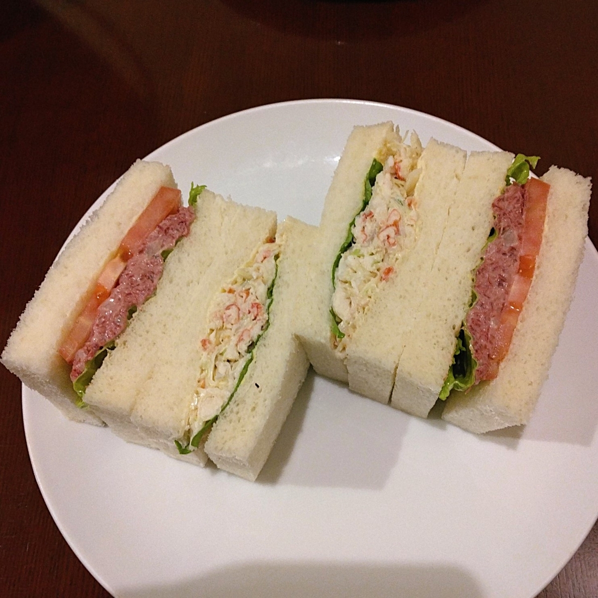 さえらのたらばがに＆コンビーフサンド＠中央区大通西2丁目 - とねっ