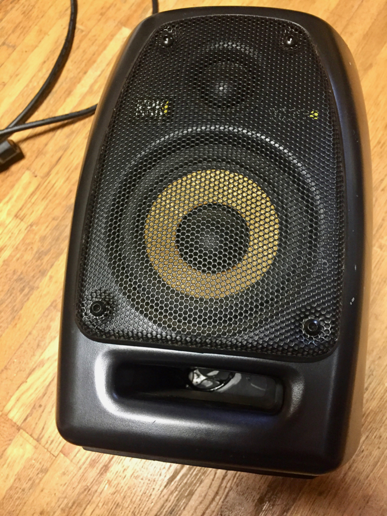 KRK VXT4 パワードモニタースピーカー 自宅の音環境のこと（モニター