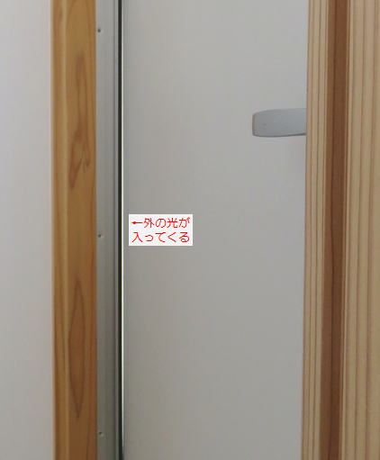 暑い玄関 ちょっと曲がった家