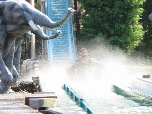 枚方パークのウォータースライダーの画像