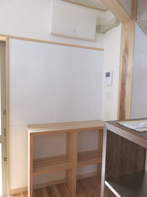 内覧会・キッチン造作収納と掲示板