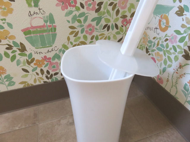 フチ裏とるとるトイレブラシを乾燥させている状態