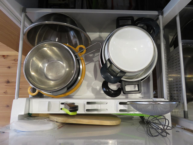 システムキッチンの引出しの収納アフター