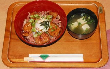 宝泉坊のベーコン丼