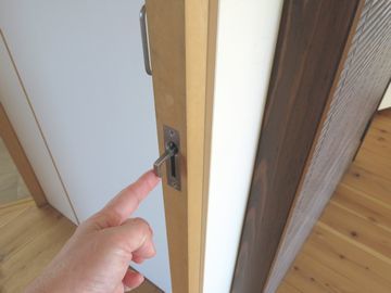引き込み戸の金具