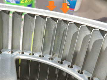 油でくすんだシロッコファンの内側