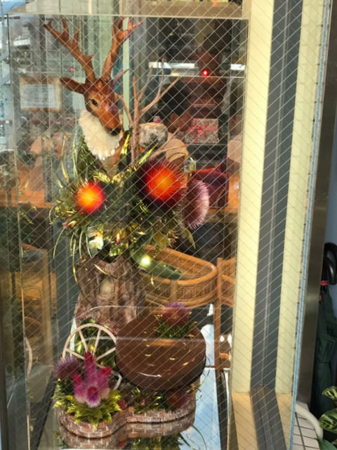 ツマガリの工芸菓子の作品シカとアザミ