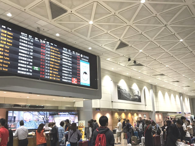 台湾桃園国際空港のロビーの様子