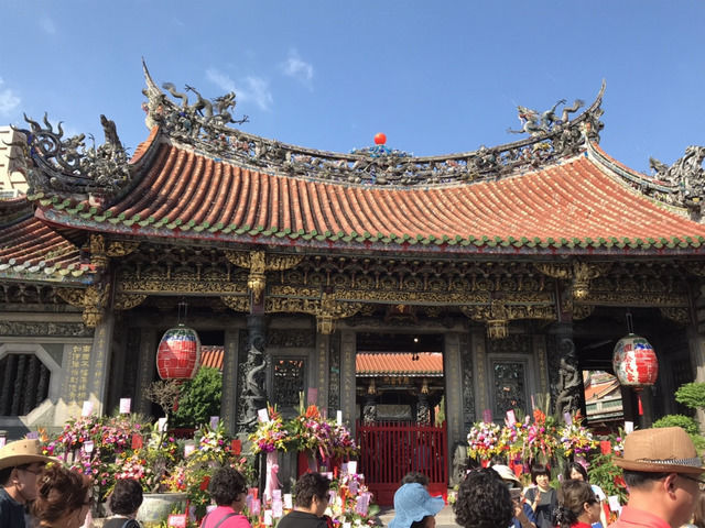 台湾龍山寺の門前