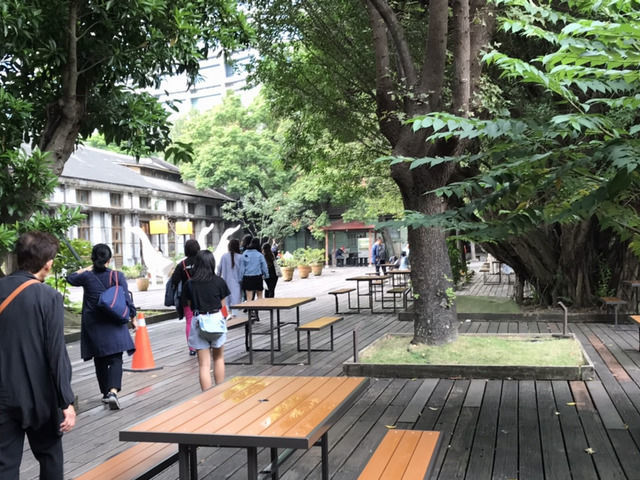 松山文創園区のカフェの入り口