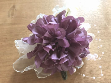 100均で手作りコサージュの作り方 完成したコサージュ