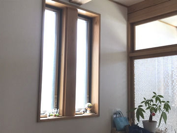 修理を終えたYKKAP 縦すべり窓の画像