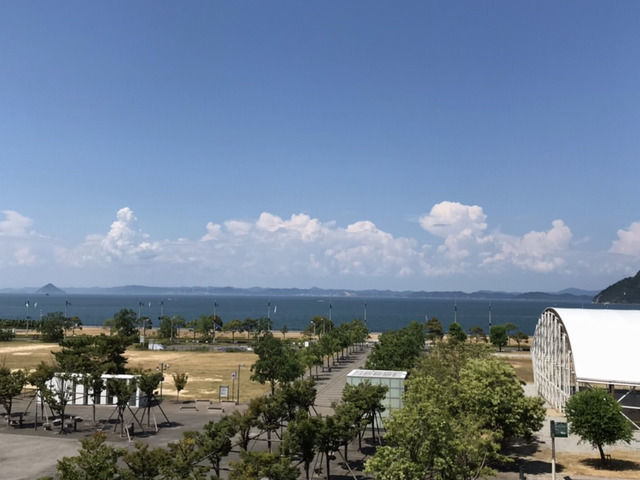 サンポート高松から眺めた瀬戸内海