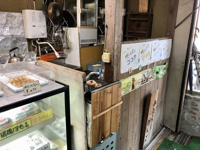 西内花月堂の揚げパン屋の店内の様子