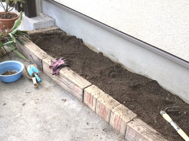 土づくりの失敗 連作障害と苦土石灰 ちょっと曲がった家