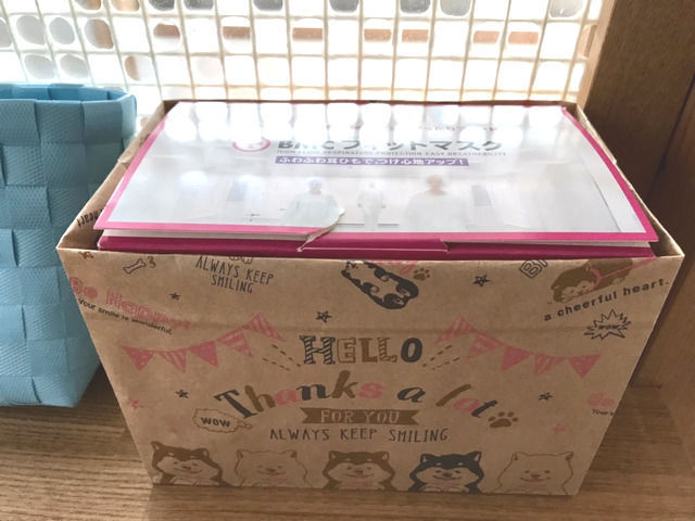 カバーをかけたマスクの箱