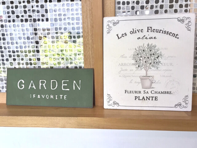 購入したサインプレート スチールと木製