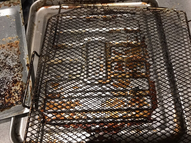 汚れたトースターのアミ