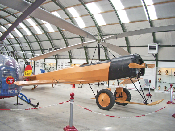謎の航空機 オートジャイロ - Il est l'heure de s'enivrer!