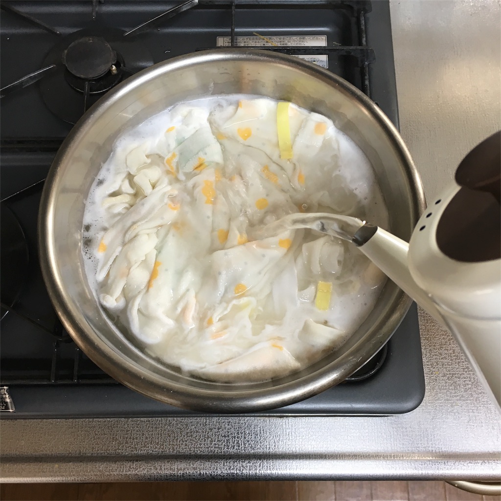 シミだらけ お下がりのベビー服 新生児服 を煮洗いで漂白したよ とんとんと