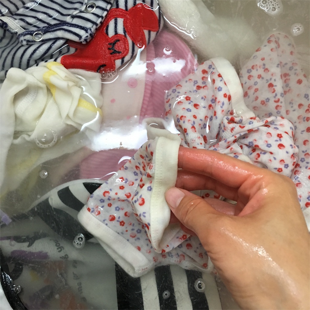 シミだらけ お下がりのベビー服 新生児服 を煮洗いで漂白したよ とんとんと