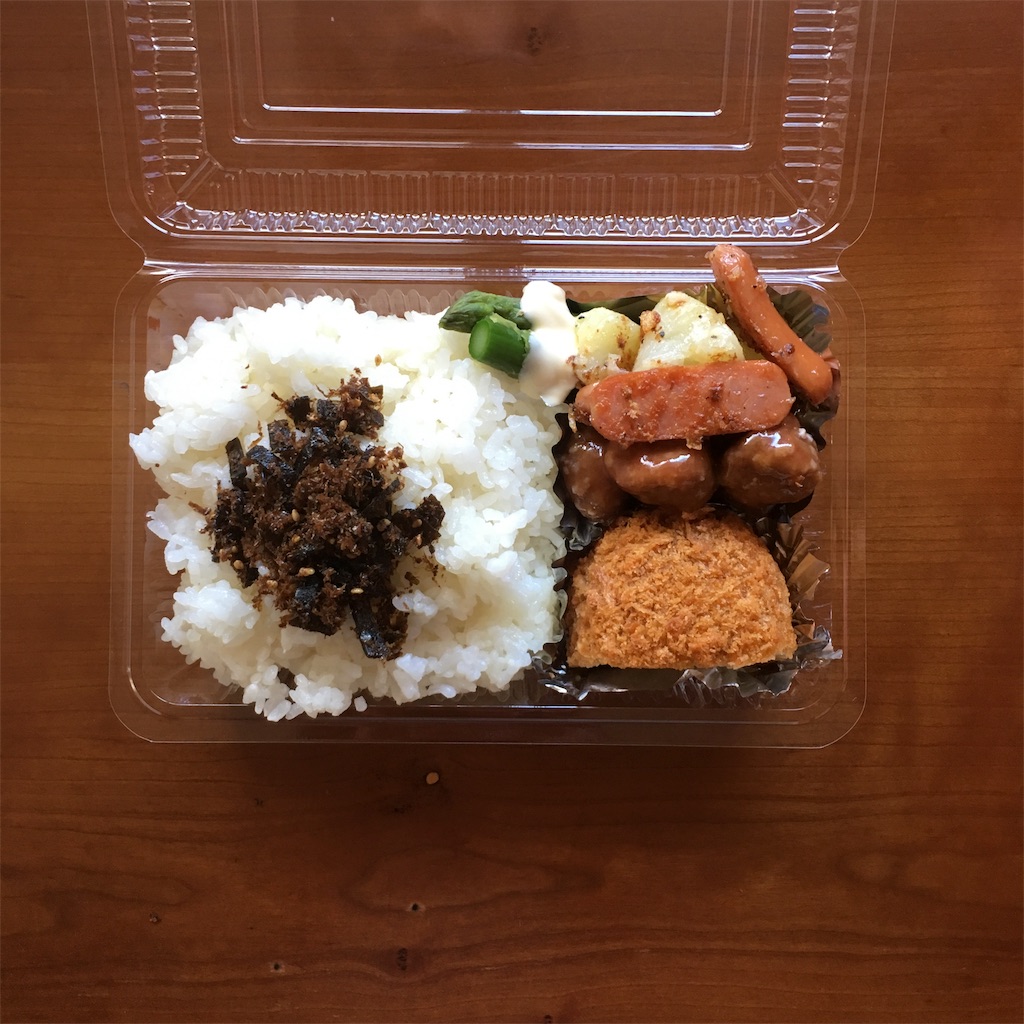 旦那弁当のついでにとりあえず私弁当 おかず3つの家族弁当