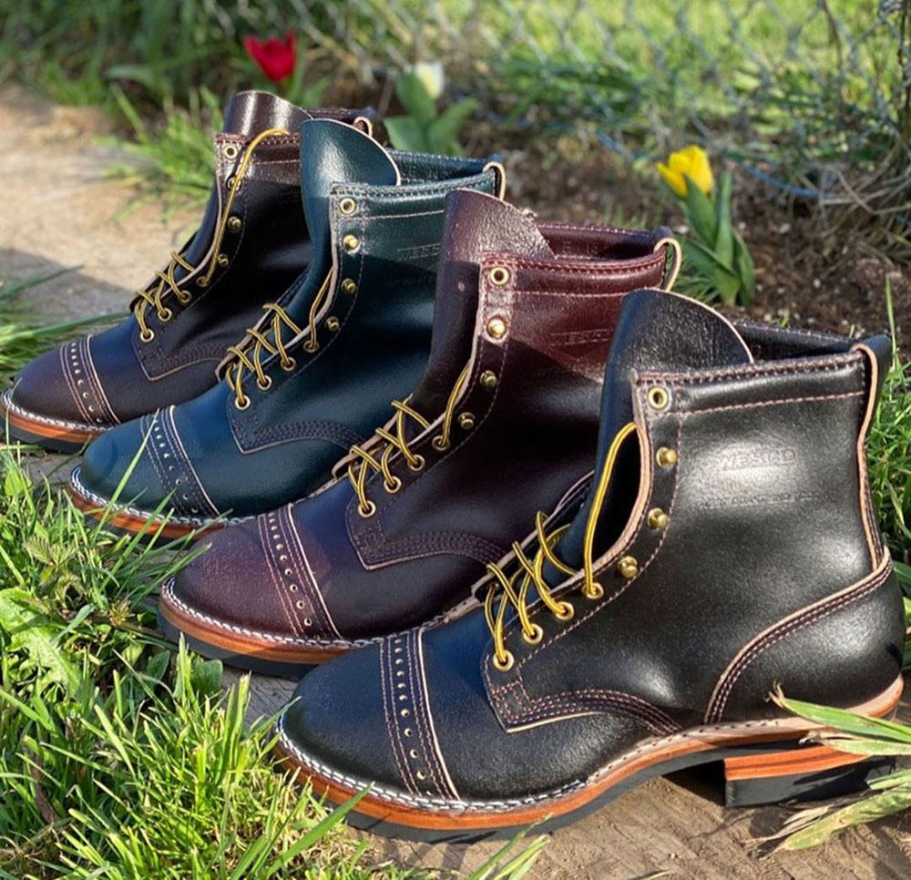 Wesco（ウエスコ）社よりHorween社のWaxed Flesh Leatherを使用した