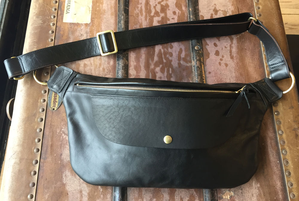 INCEPTION】MESSENGER BAG ( BLACK ) 茶芯