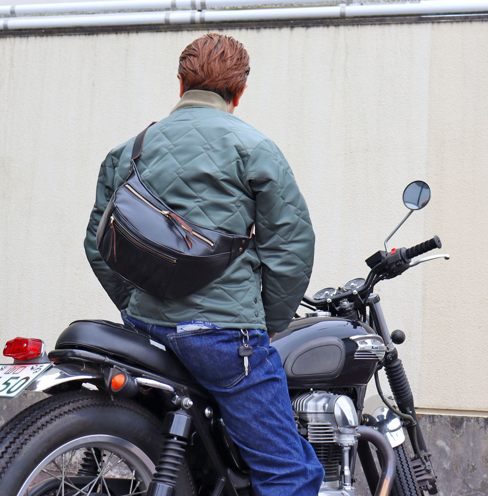 ★ドイツ発* *ジャガードオーバーサイズバムバッグ★ アウトスタンディングモーターサイクル｜ジャムズゴールド(JAM