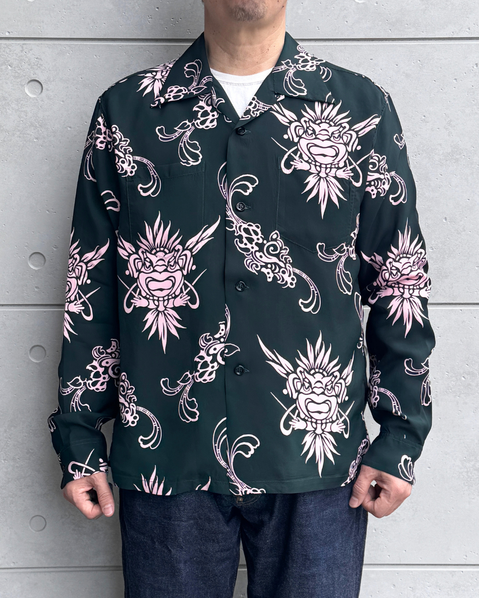 SUN SURF サンサーフ より ポリネシア神話に登場するティキ柄の長袖