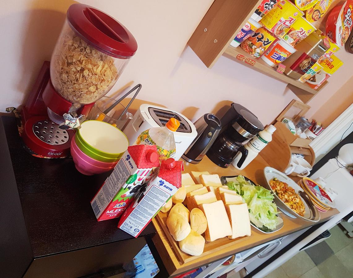 朝食