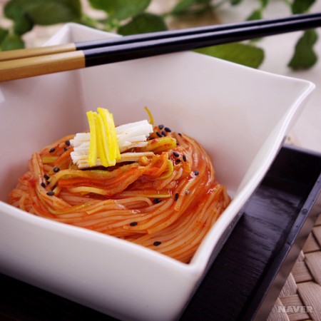 辛いビビン麺