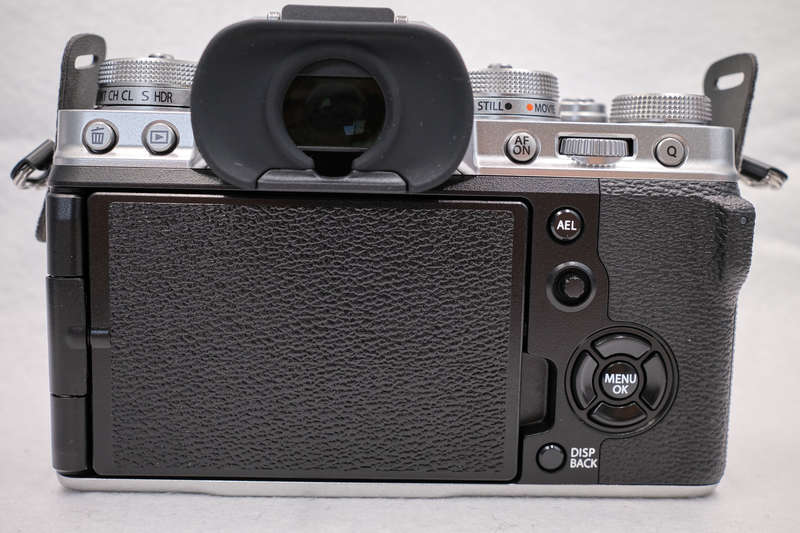 FUJIFILM X-T4 シルバー(ピークデザイン ストラップ付き) X-T4でミラーレスデビュー - torago.jp