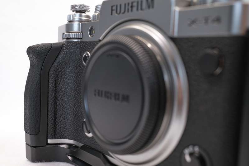 富士フイルム - 【Akira】FUJIFILM X-T4シルバー L型ブラケット付 Akira様専用】FUJIFILM X-T4シルバー L型ブラケット付