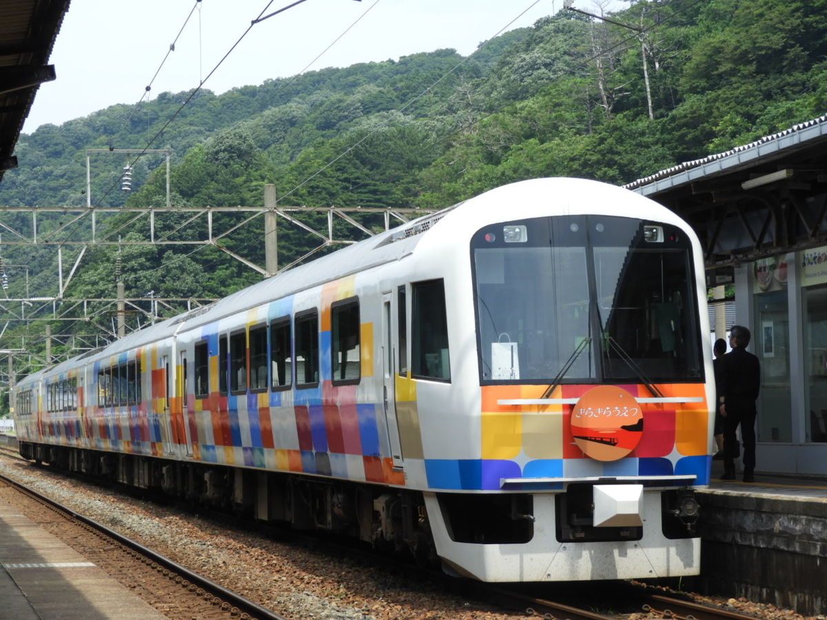 きらきらうえつ」のラウンジカーは食堂車に近かった - toremorの旅手帳