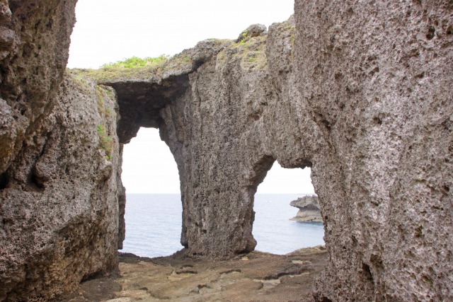 徳之島　観光　メガネ岩