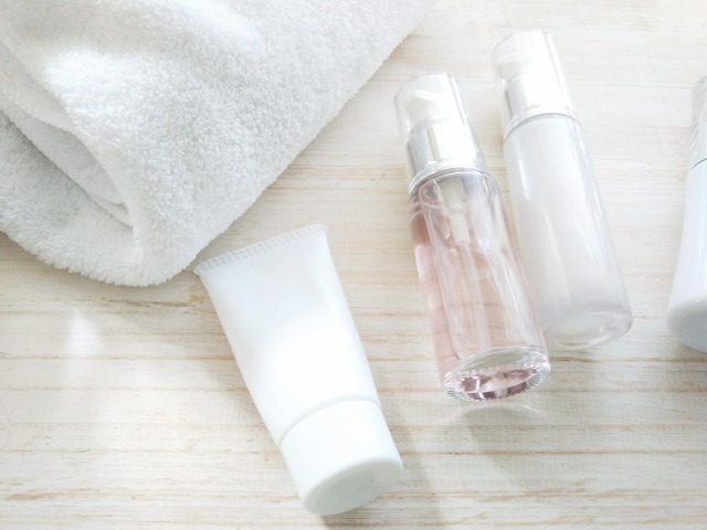 スポイトタイプは肌につけないように・・・