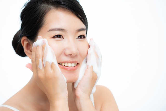 女性のオイリー肌 洗顔の方法