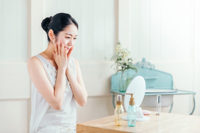 美容液のつけすぎはニキビになる原因!