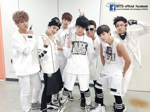 BTS 功績 2014年 日本デビュー - 戦う保育士ー子どもたちとBTS