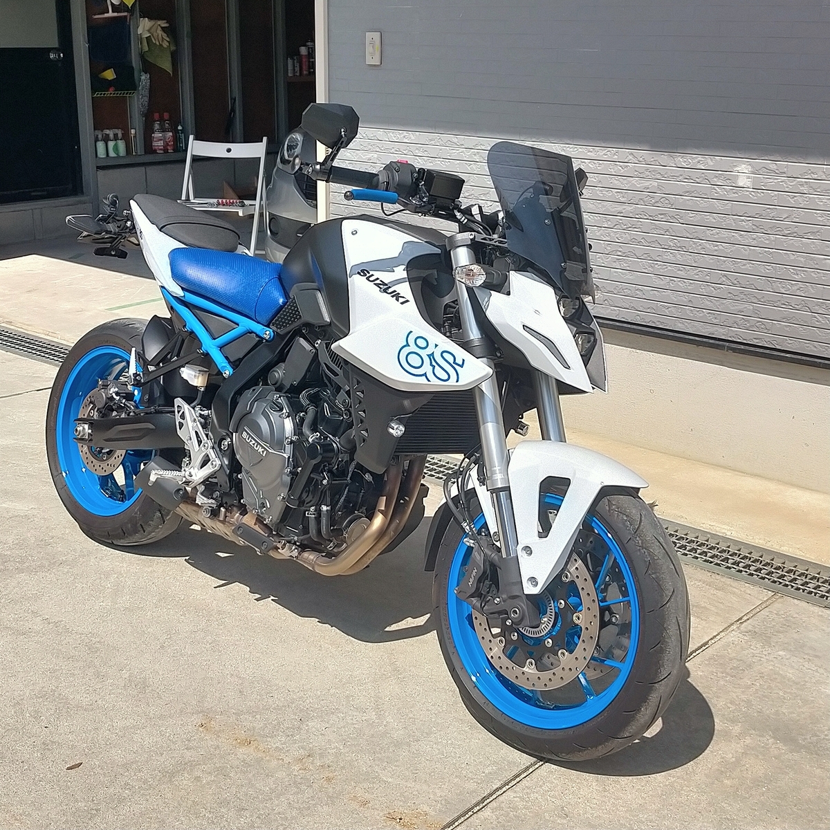 GSX-8Sにヨシムラのウインドアーマーを取り付け - チーターはソロツー